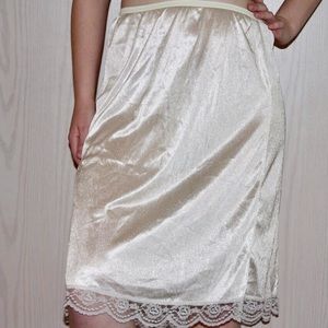 1970s Vintage Satin White Skirt Slip with Lace